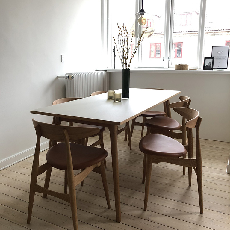 Klassisk spisebord firkantet