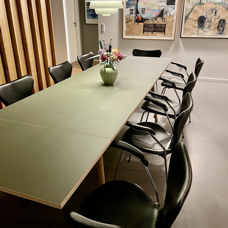 Spisebord med tillægsplader fra DAYLY