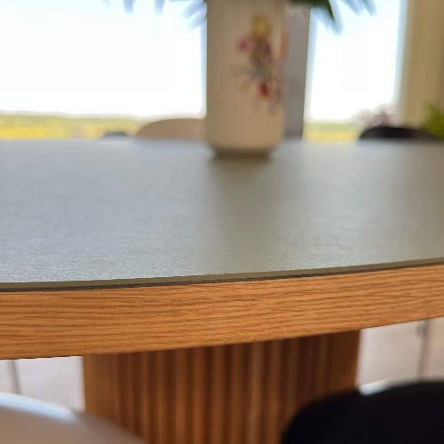 Bordplade på søjle i massiv egetræ