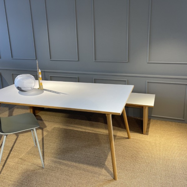 Håndlavet aflangt spisebord fra DAYLY