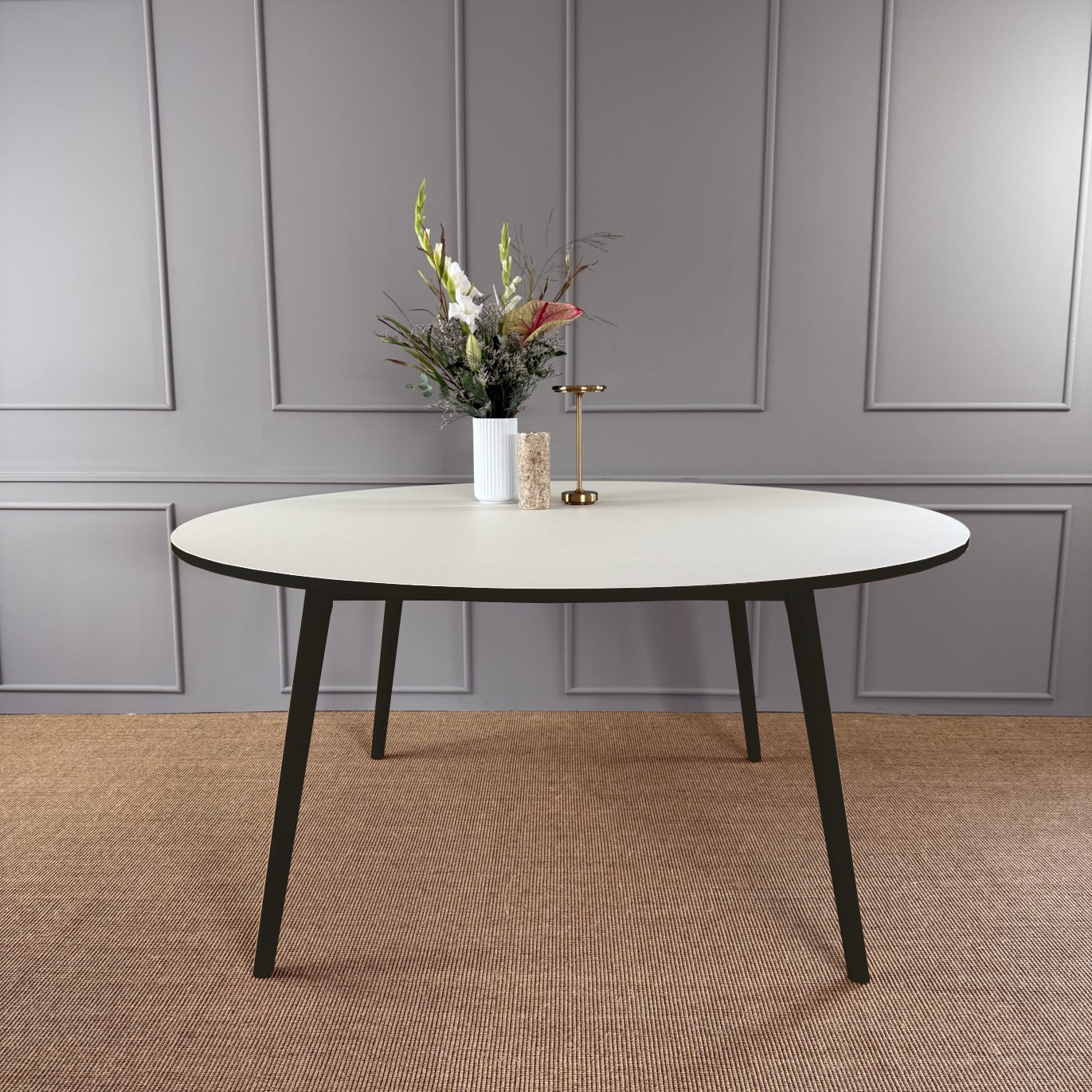 AA - 31 EG Sort | Rundt bord