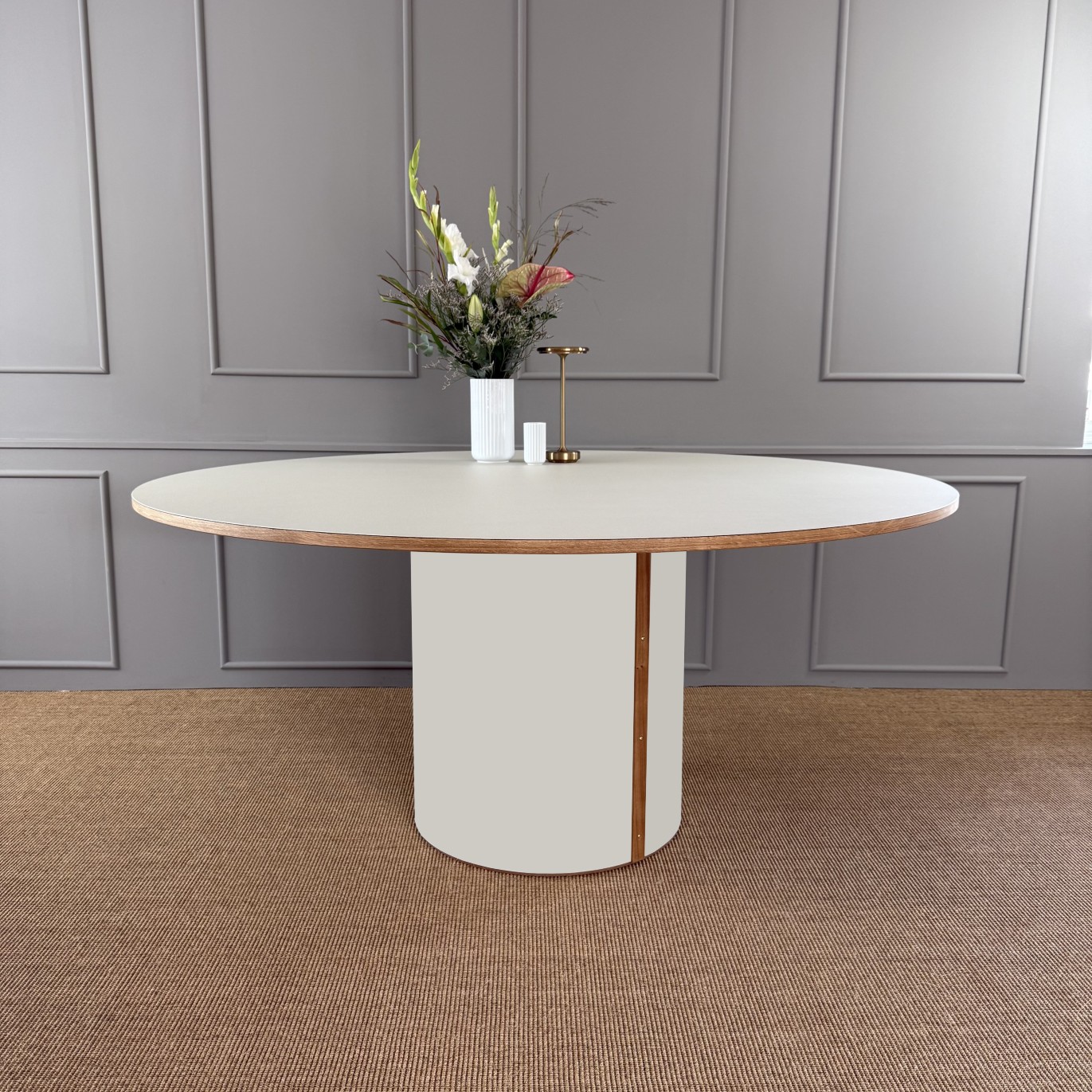 Aflangt spisebord med søjle fra Dayly