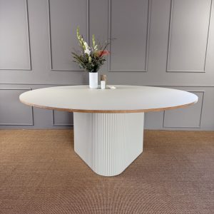 AA - 44 Eg olie  | Rundt Søjlebord